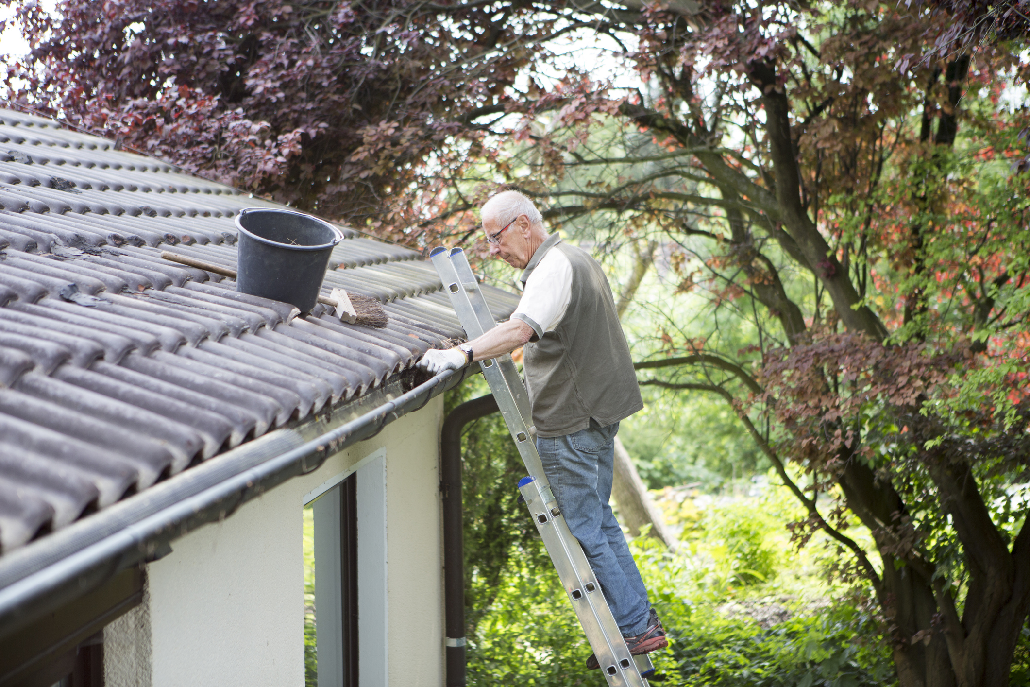 The Essential Role of Roof Gutter Cleaning Service in Home Maintenance