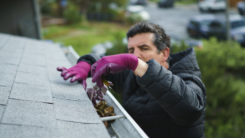 local gutter cleaning in Altoona WI